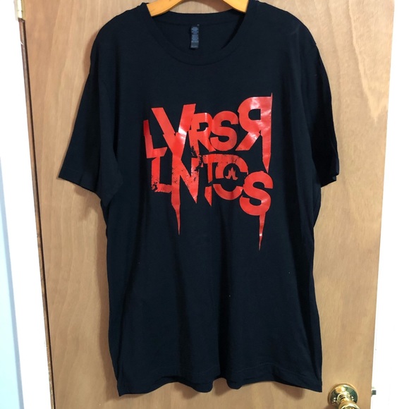 💵 PRICE LOWERED 💴 Lovers Are Lunatics Tee - Picture 1 of 4
